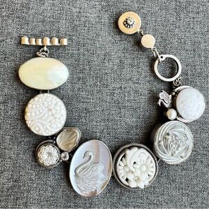 Mars & Valentine Echo Of The Dreamer White Silver Swan Bracelet Mother Of Pearl